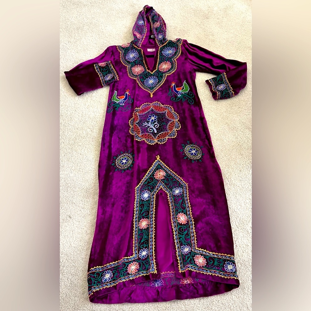 Amazing 70’s embroidered vintage hooded caftan/robe.